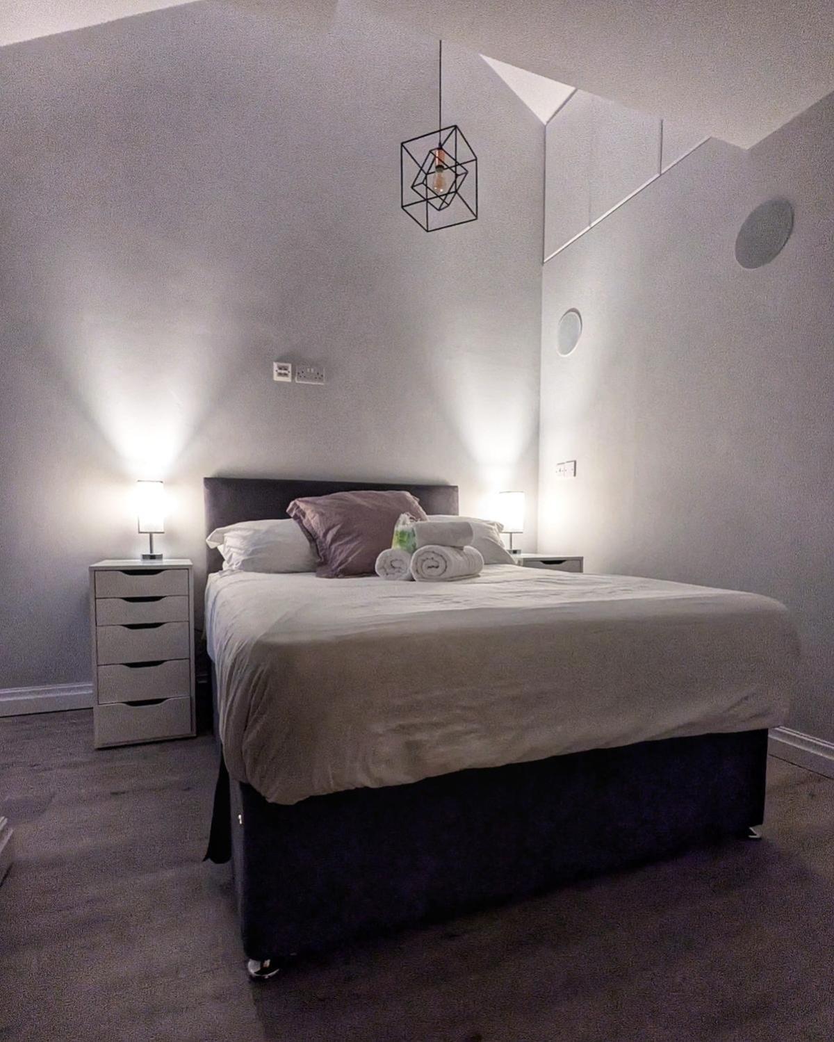 Beautiful 5 Bedroom Home Sleeps 12 People In Manchester Exterior photo