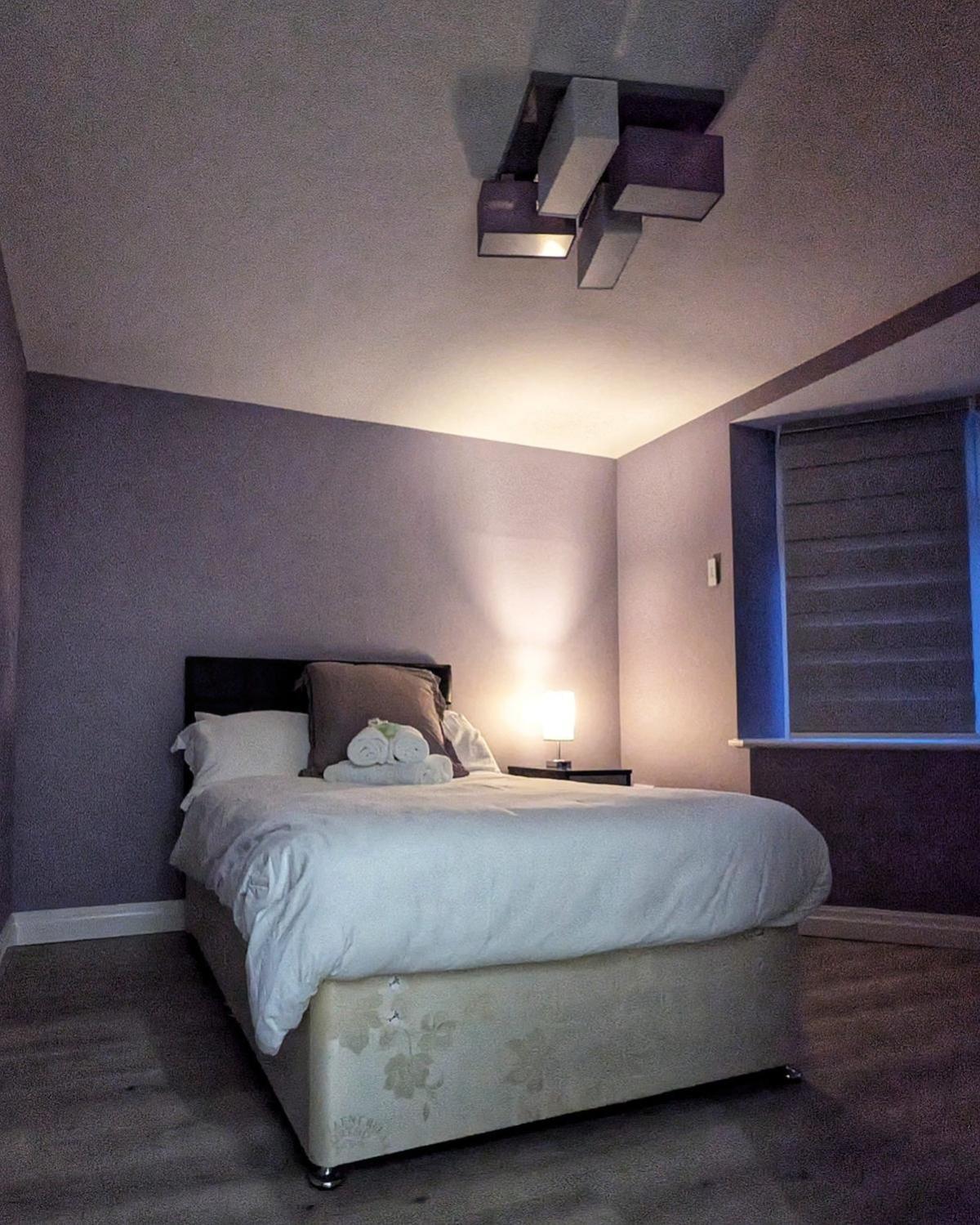 Beautiful 5 Bedroom Home Sleeps 12 People In Manchester Exterior photo