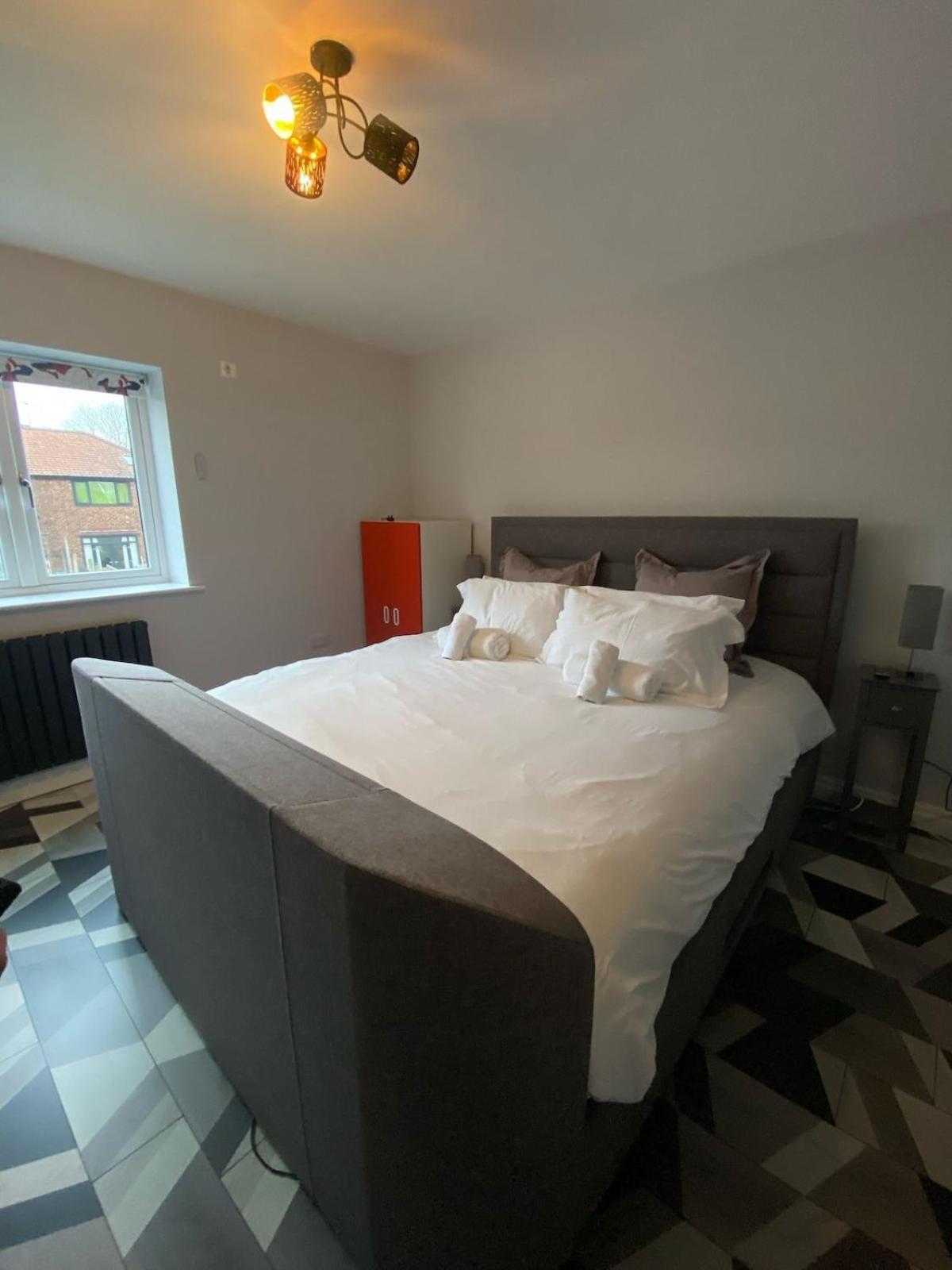 Beautiful 5 Bedroom Home Sleeps 12 People In Manchester Exterior photo