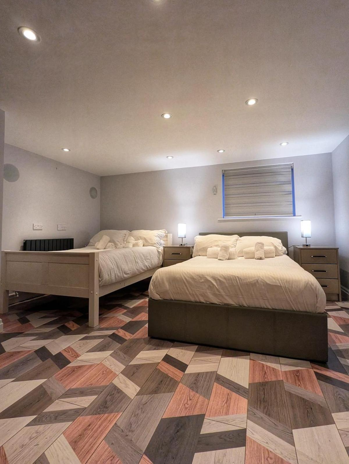 Beautiful 5 Bedroom Home Sleeps 12 People In Manchester Exterior photo